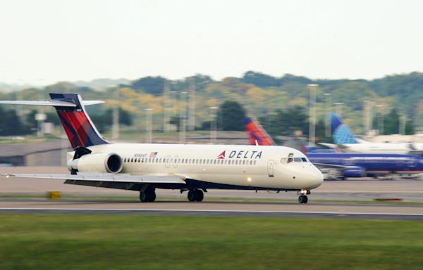 California mom arrested after allegedly abusing 2-year-old on Delta flight from Mexico