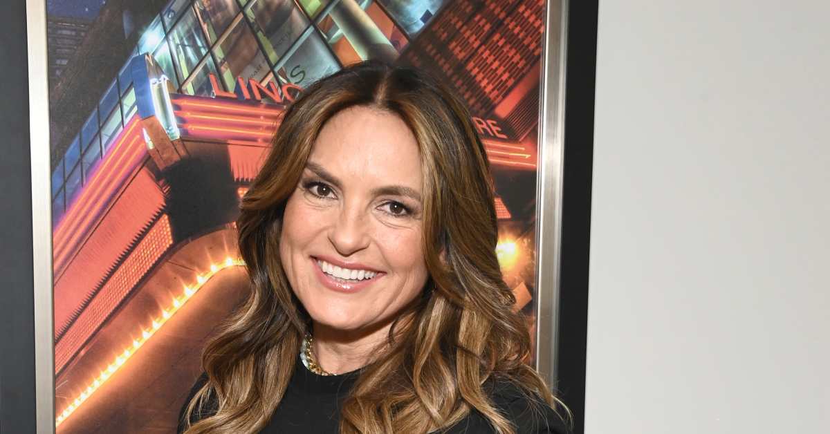 Mariska Hargitay Hits the Beach With 'SVU' Co-Stars Kelli Giddish and Peter Scanavino