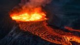影》印尼魯仰火山持續噴發 夜空火紅閃電不斷 - 國際