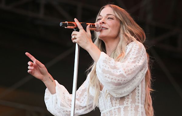 LeAnn Rimes to play Mentor Rocks