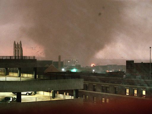 ‘The skies literally turned green.’ Author gathers stories from 2000 Fort Worth tornado