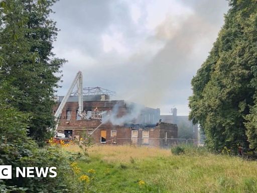 Fire breaks out at derelict working men's club in Sunderland