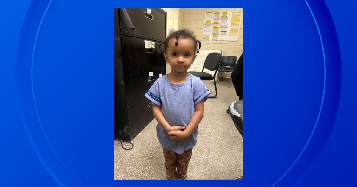 Detroit police search for parents of child found wandering