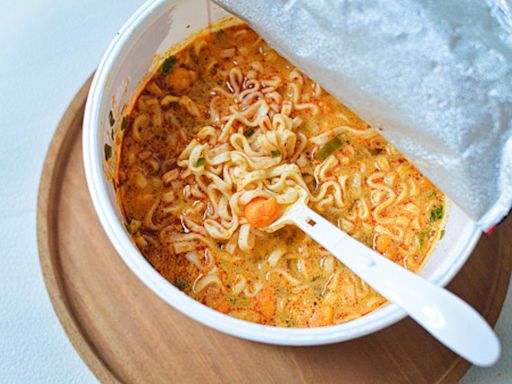 Bride and groom shock wedding guests after serving instant ramen