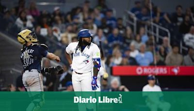 El pitcheo mitiga el daño de Guerrero Jr., al hacerle batear por el suelo