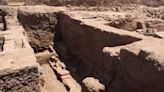 Hallan en Egipto un baño romano de 1,400 años de antigüedad con bañera y asiento de baño