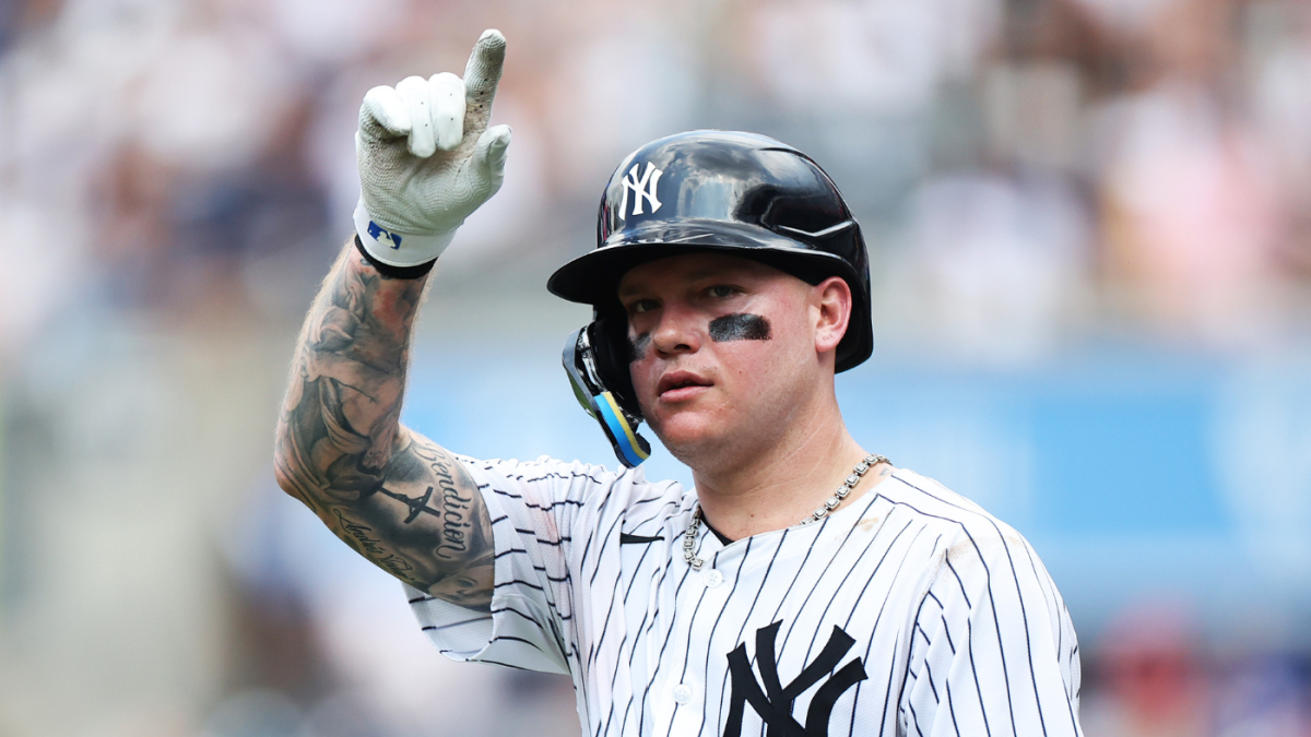 Yankees manager Aaron Boone defends Alex Verdugo after outfielder fails to run out ground ball: 'He's beat up'