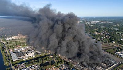 A fire burns down a shopping complex housing 1,400 outlets in Poland’s capital