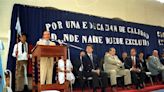 El "viaje a la estratósfera" de Carlos Menem: hablan por primera vez las maestras de la escuela donde hizo el anuncio que ahora se convirtió en ficción