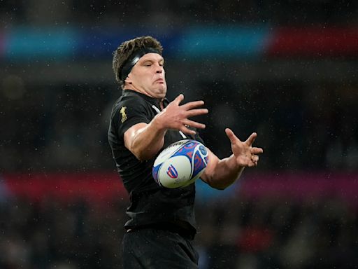 Scott Robertson names McKenzie at flyhalf, Perenara at scrumhalf in 1st team to play England