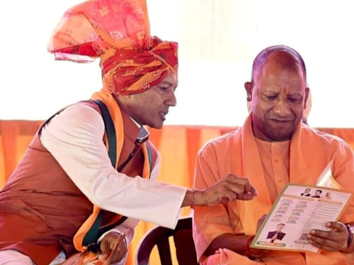 Those who try to fear India by taking name of Pakistan, should go there to beg: Yogi Adityanath in Kurukshetra | India News - Times of India