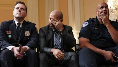 La campaña de reelección de Biden recluta agentes de Policía del 6 de enero para estados clave