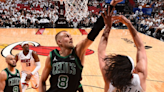 Porzingis despierta y los Celtics someten a los Heat sin piedad