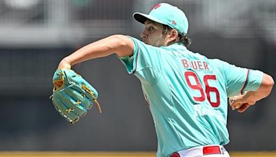 Con un Trevor Bauer intratable en la lomita, Diablos le gana serie a Bravos