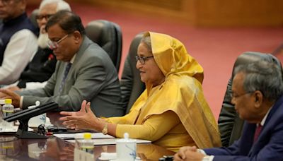 La primera ministra de Bangladesh culpa a la oposición por los mortales disturbios