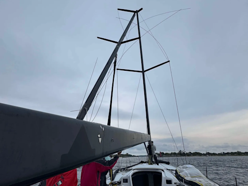 In darkness on Lake Michigan, potent storm snaps masts, tosses sailor overboard during race