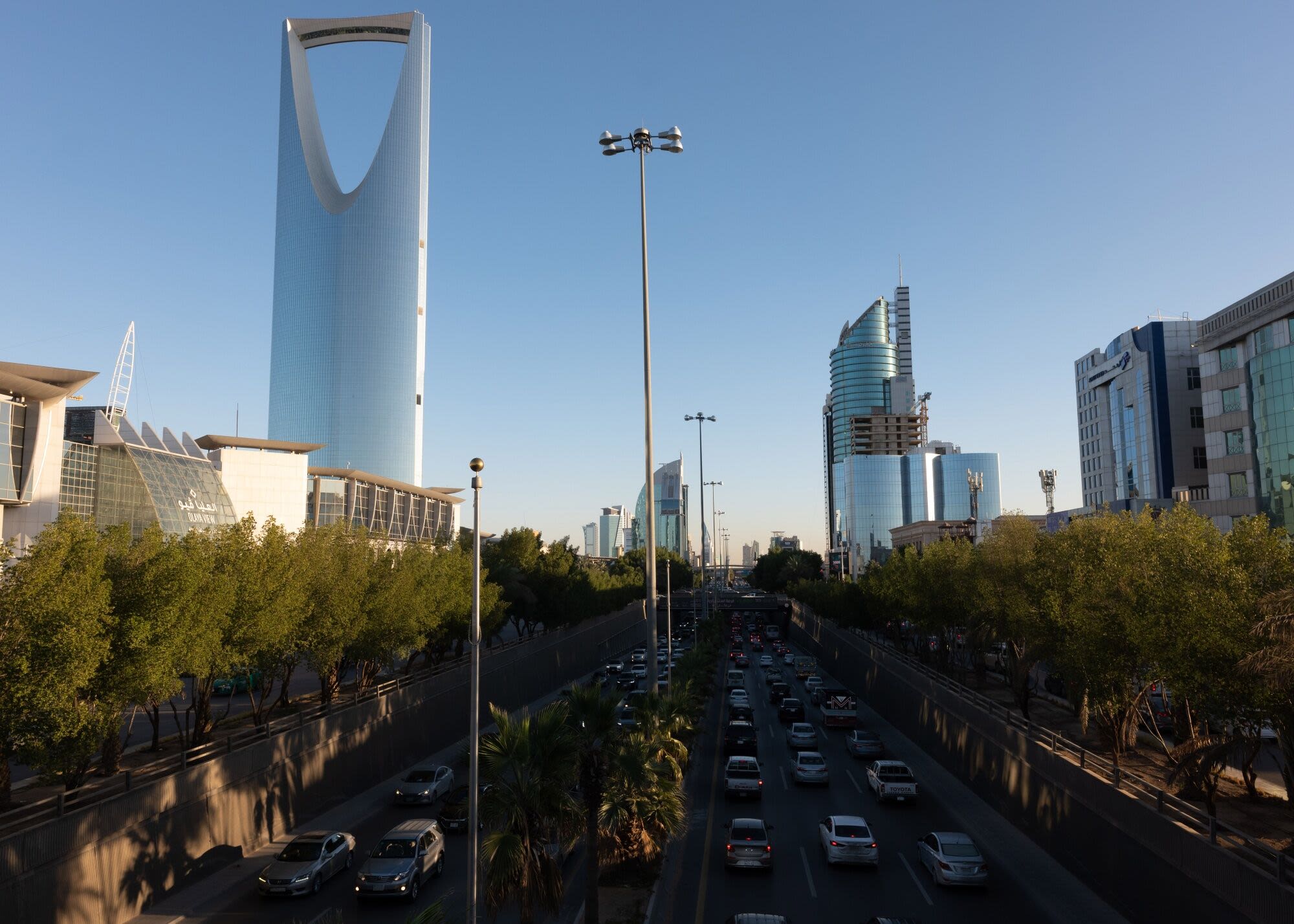 Saudi Arabia Puts Wall Street on Notice to Set Up Shop in Riyadh