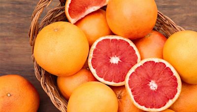 吃藥配「葡萄柚」恐產生負作用！服藥前後還有哪些水果不能吃？