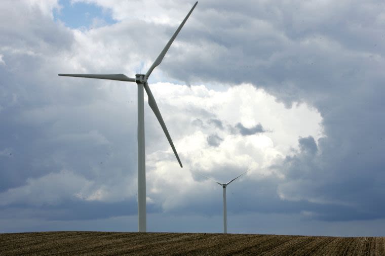 State takes action on old wind turbine blades in Mower County