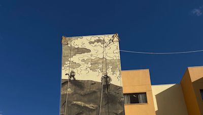Em homenagem aos brigadistas, Campo Grande ganha mural com tinta feita de cinzas de queimadas florestais