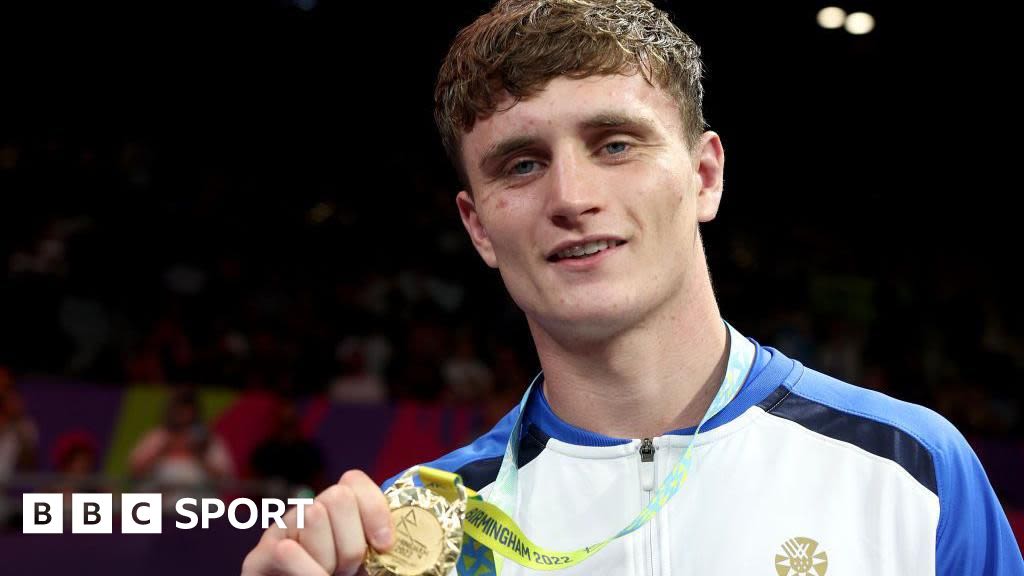 Sam Hickey: Scottish boxer turns professional and says he 'can win world titles'