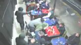 Video: ocho delincuentes armados desvalijaron a 60 clientes de una parrilla durante el festejo del Día del amigo