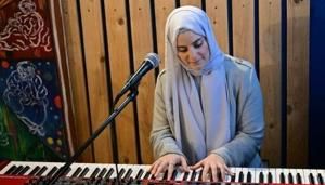 ‘Beautiful thing’: hijab-wearing singer looks to inspire | FOX 28 Spokane