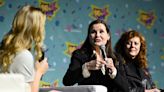 Geena Davis and Susan Sarandon have a 'Thelma & Louise' reunion at 90s Con