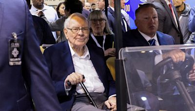 Buffett's Berkshire Hathaway sets, closes at record high