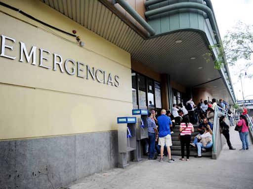 Hombre con vesícula a reventar esperó cirugía tres días en una silla dañada y al final se fugó de hospital