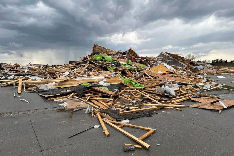 Powerful tornadoes tear across Nebraska and Iowa as weather service warns of ‘catastrophic’ damage – KION546