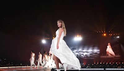 Why fans are 'sobbing' over Taylor Swift's ‘So High School’ dance during Paris show