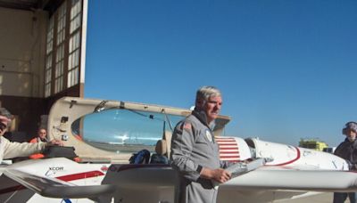 Pilot Dick Rutan, First to Fly Around Earth Without Refueling, Dies at 85