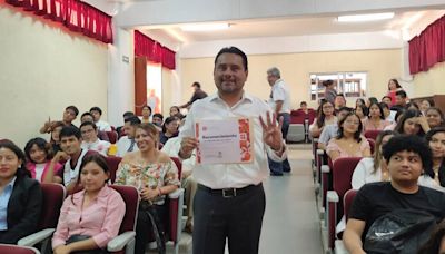 Acude Alejandro Barroso a foro universitario en Tehuacán