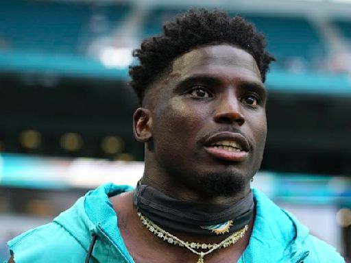 Miami-Dade police officer placed on administrative duty after Dolphins star Tyreek Hill detained before game