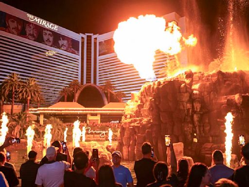 The volcano erupts for the last time as the iconic Mirage closes on the Las Vegas Strip