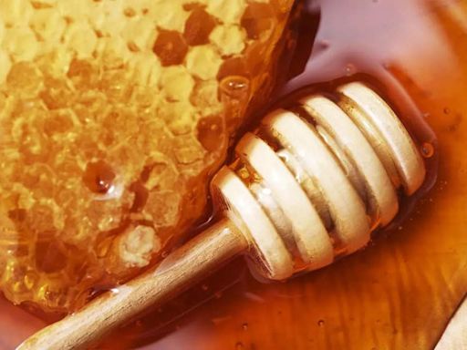 Is eating raw honey safe? Benefits and risks explained | - Times of India