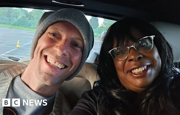 Coldplay singer Chris Martin helps drive woman to Big Weekend