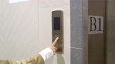 北市廣慈社宅電梯遇水罷工 住戶崩潰:要爬23樓