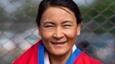 Alpinista del Monte Everest establece récord de ascenso más rápido realizado por una mujer