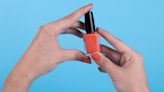 ¿Cómo revivir un esmalte de uñas seco? Prueba estos trucos