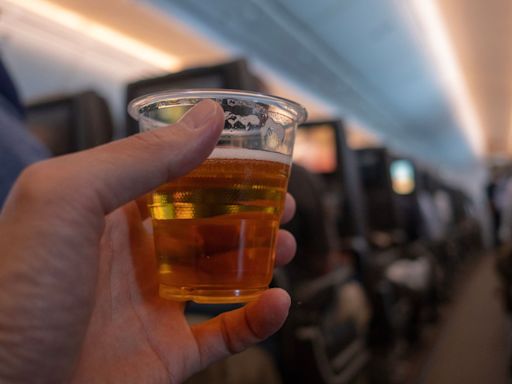 Drinking on flights can hurt your heart, lowers oxygen saturation to 85%