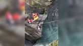屏東飛龍瀑布溪降2人罹難 其餘3人失聯搜救中