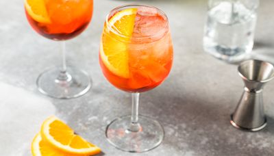 Aperol Spritz Is the Ultimate Fizzy + Flavorful Summertime Sip — Easy Recipe for a Crowd