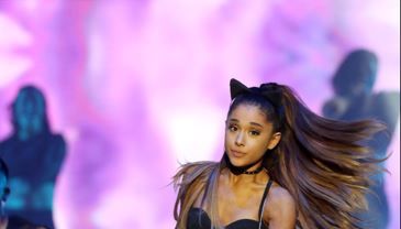 Ariana Grande es criticada por fascinación con Jeffrey Dahmer