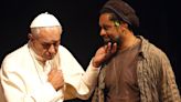 'Entre Franciscos, o Santo e o Papa' leva reflexões sobre a humanidade e o amor para palco de teatro em SP