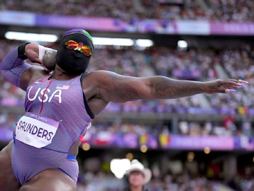 Raven Saunders, the masked shot putter who won silver in Tokyo, qualifies for final