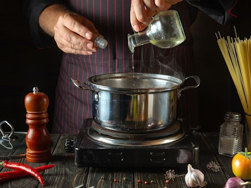 Why You Should Think Twice Before Adding Olive Oil To Pasta Water