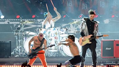 Por qué un exmiembro de Red Hot Chili Peppers fue acusado de homicidio culposo - La Tercera