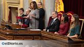 El rey apela en el Congreso a una "España serena" que respete el pluralismo y pide honrar el espíritu de la Constitución